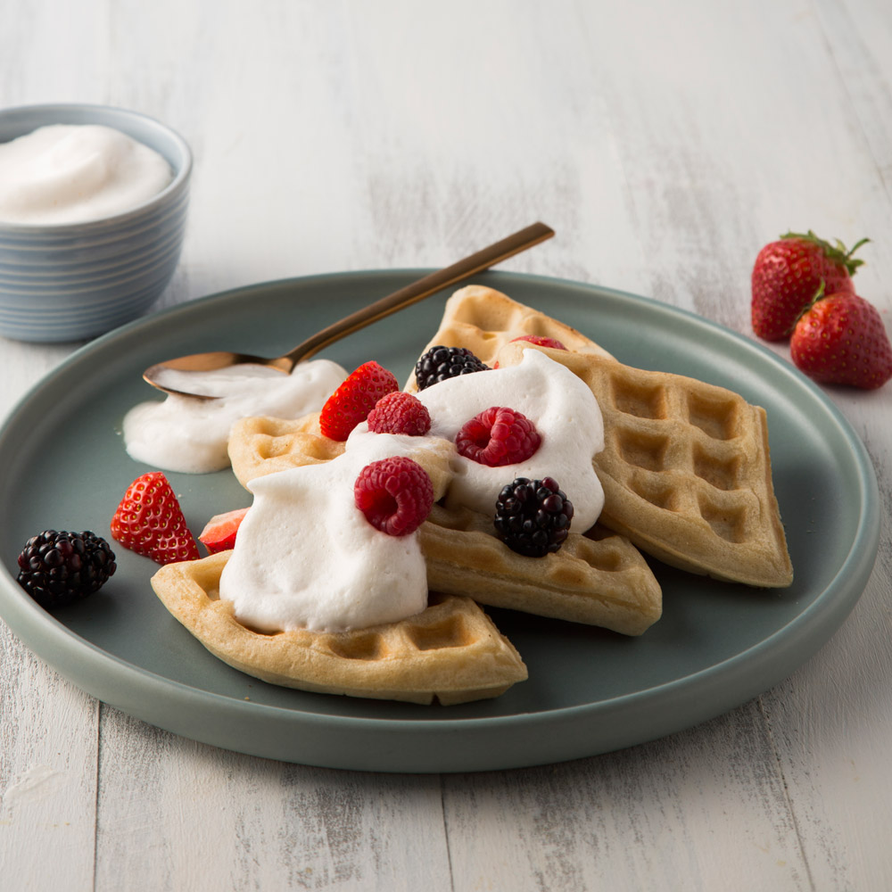 Gaufres et crème fouettée végane
