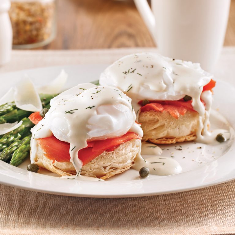 Oeufs bénédictine au saumon fumé sur pâte feuilletée 5 ingredients 15 minutes Oeufs bénédictine au saumon fumé sur pâte feuilletée 5 ingredients 15 minutes