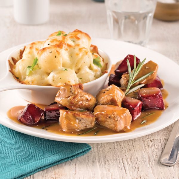 Mijoté de veau, sauce au beurre de pomme et betteraves