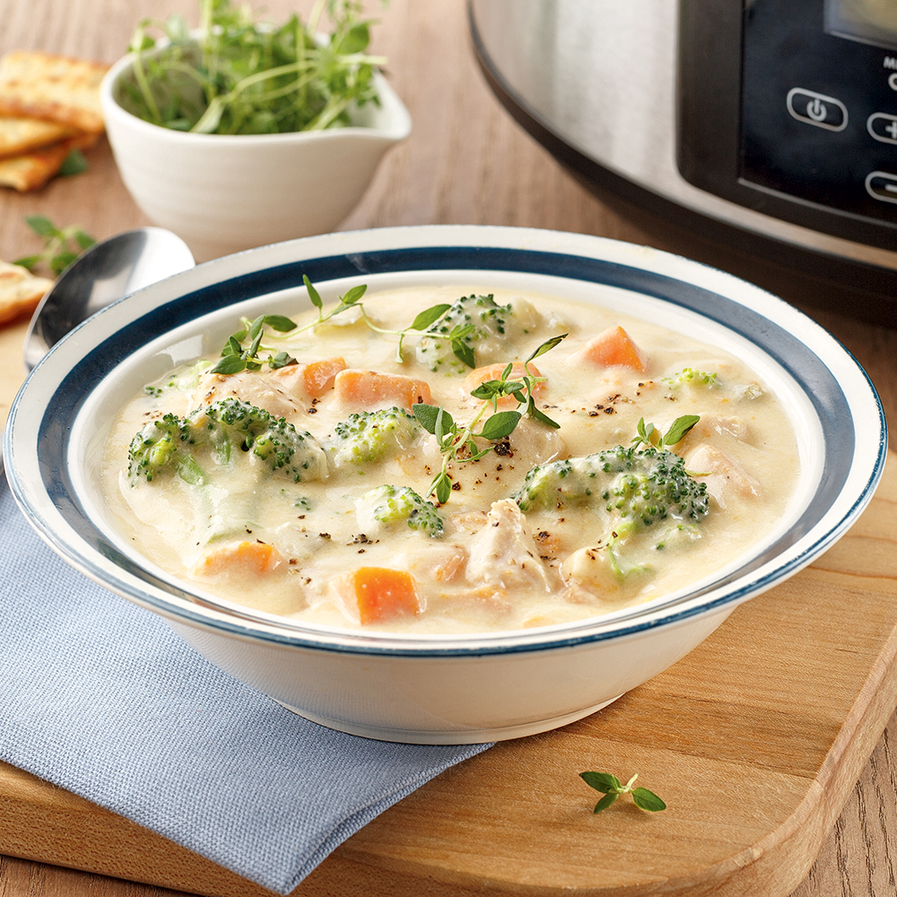 Chaudrée crémeuse de poulet au brocoli et cheddar à la mijoteuse