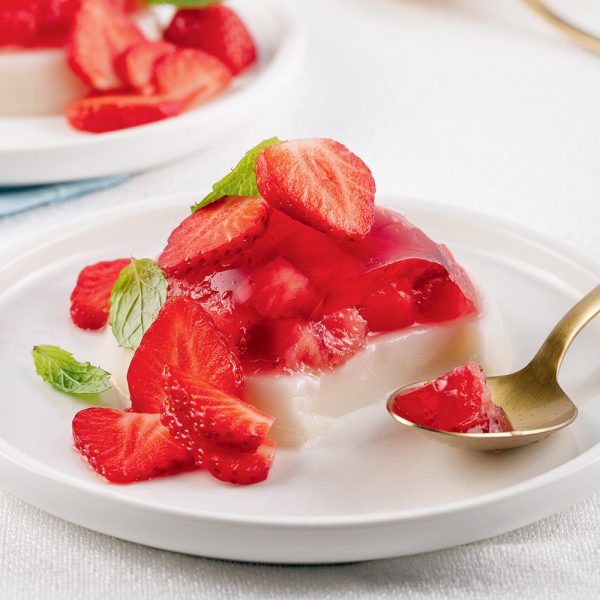 Panna cotta à la crème de coco et fraises
