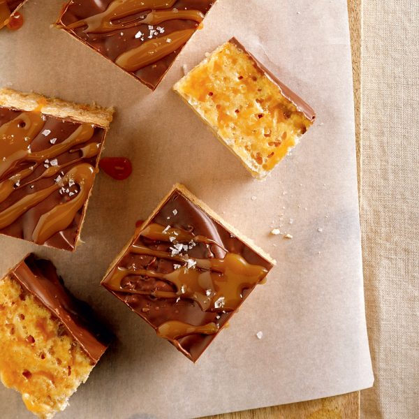 Carrés croustillants au caramel fleur de sel et chocolat