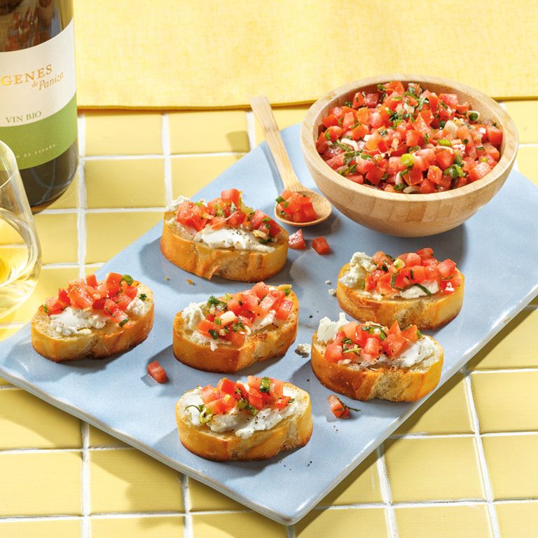 Crostinis au fromage de chèvre et bruschetta - 5 ingredients 15 minutes Crostinis au fromage de chèvre et bruschetta - 5 ingredients 15 minutes