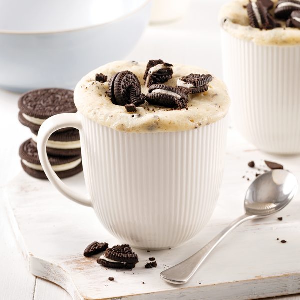 Gâteau Oreo et crème dans une tasse