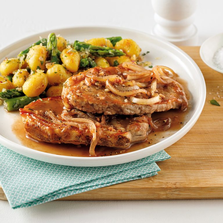 Côtelettes de porc, bouillon à fondue au vin rouge 5 ingredients 15