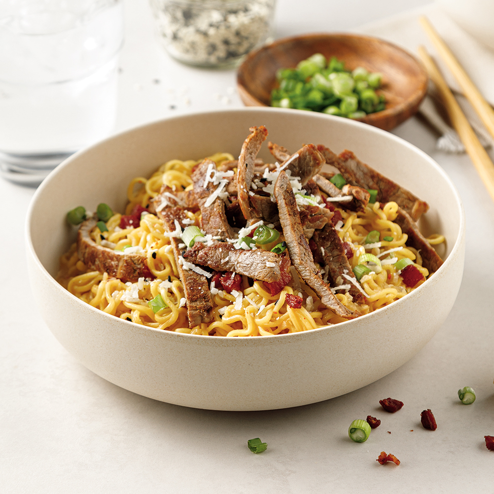Ramen carbonara crémeux avec veau, pancetta et parmesan