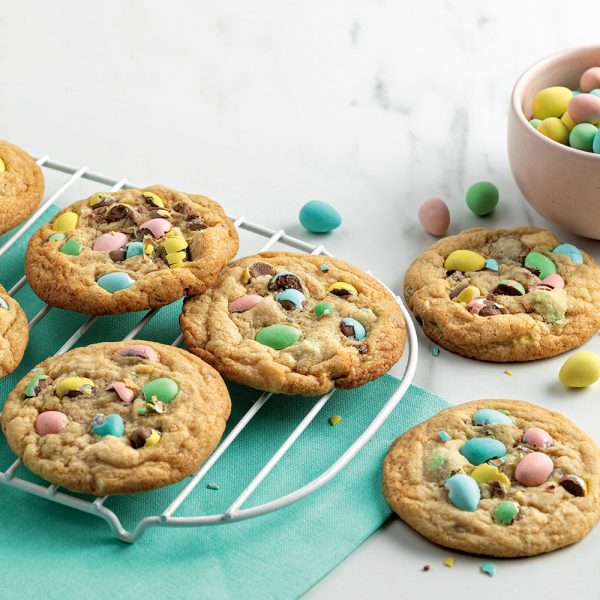 Biscuits aux Mini Eggs style blondies