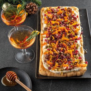 Focaccia des Fêtes à la feta fouettée au miel de caméline