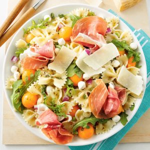 Salade de farfalles prosciutto-cantaloup