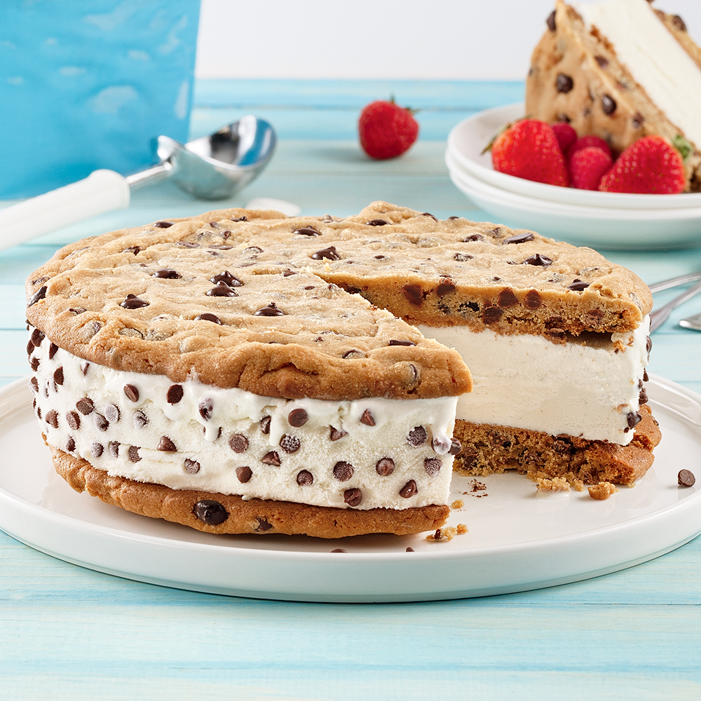 Sandwich géant à la crème glacée et aux pépites de chocolat
