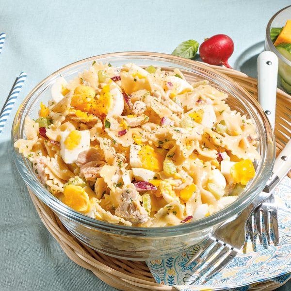 Salade de farfalles aux oeufs et au thon
