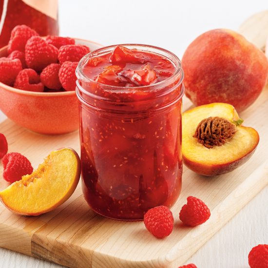 Confiture de pêches et framboises