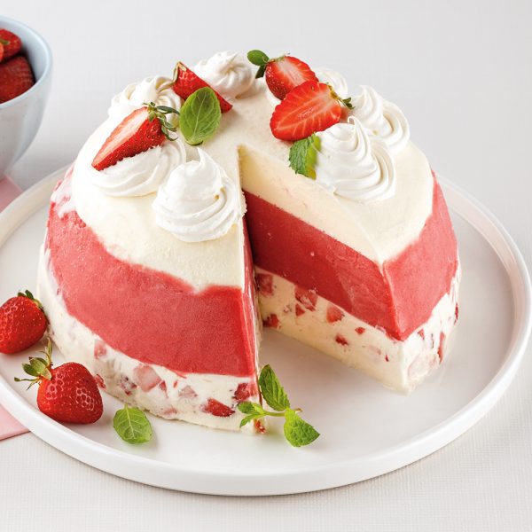 Bombe glacée étagée fraises et crème