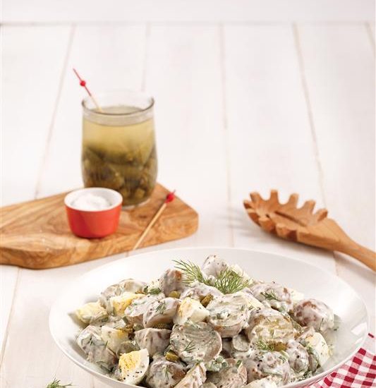 Salade de pommes de terre, oeufs et cornichons