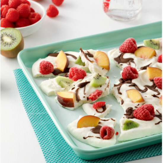 Éclats de yogourt glacé au chocolat et fruits