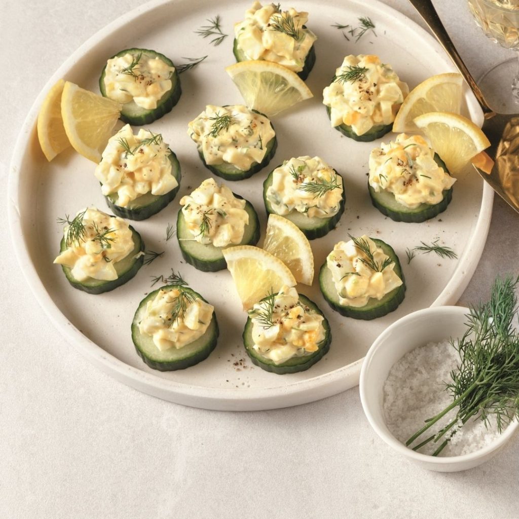 Bouchées de concombre et salade d’oeufs