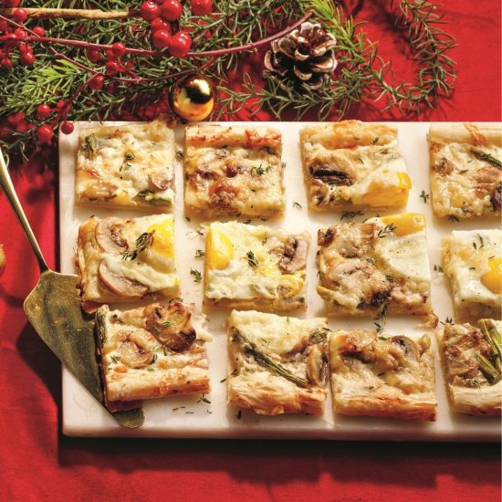 Tarte feuilletée aux œufs, asperges et crème fraîche