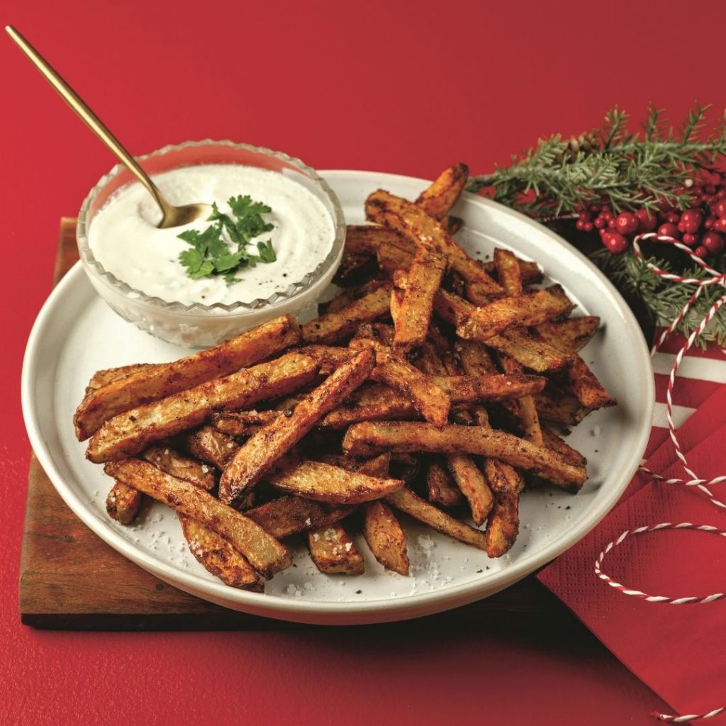 Frites au chipotle, trempette à la feta fouettée et lime