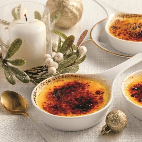 Crème brûlée salée au fromage avec croûtons