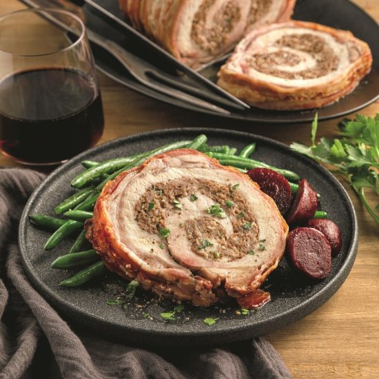 Rôti de porc farci enroulé de bacon
