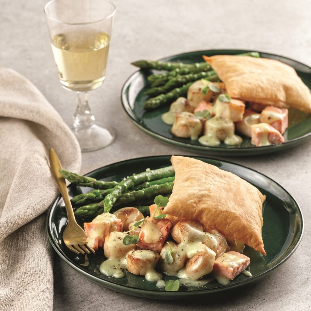 Feuilletés déconstruits au saumon et pétoncles