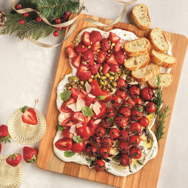 Planche de chèvre fouetté, tomates confites et fraises