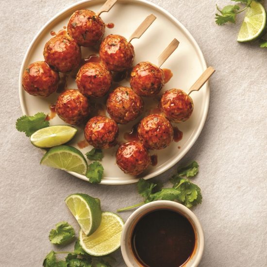 Brochettes de boulettes de dindon au riz collant, sauce érable-soya