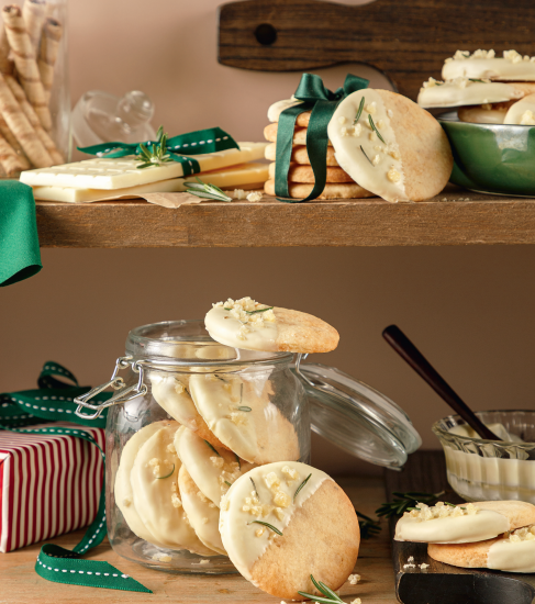 Biscuits sablés au gingembre,  romarin et chocolat blanc
