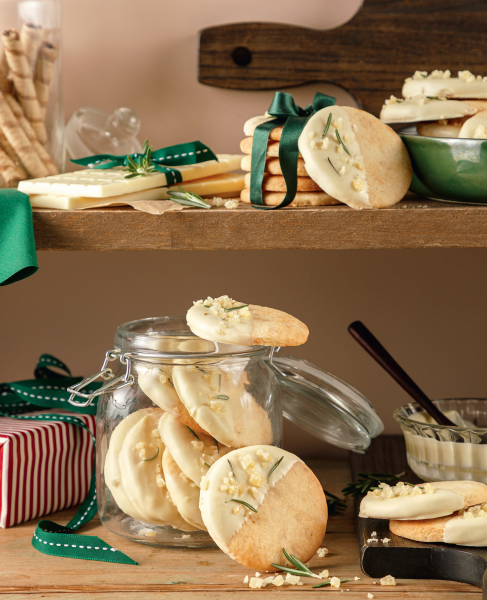 Biscuits sablés au gingembre,  romarin et chocolat blanc