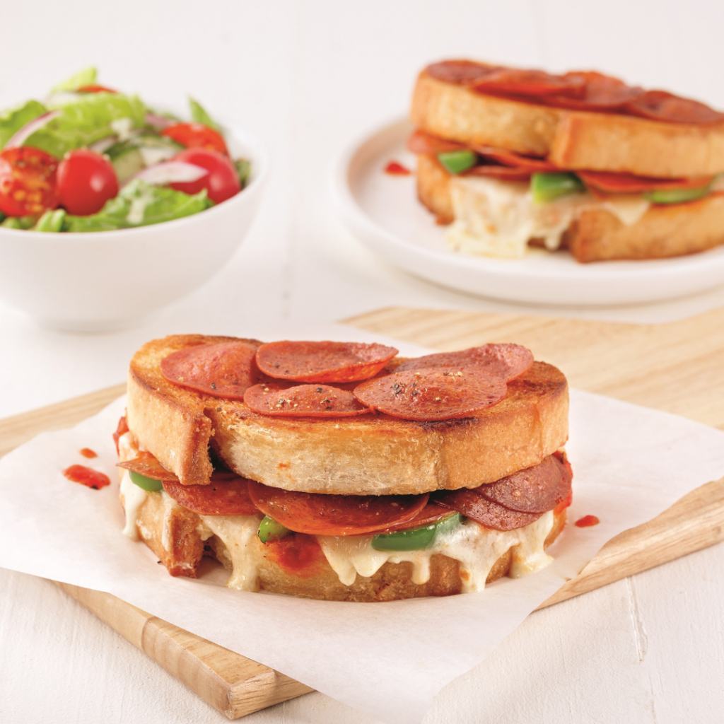 Grilled cheese à la pizza all dressed