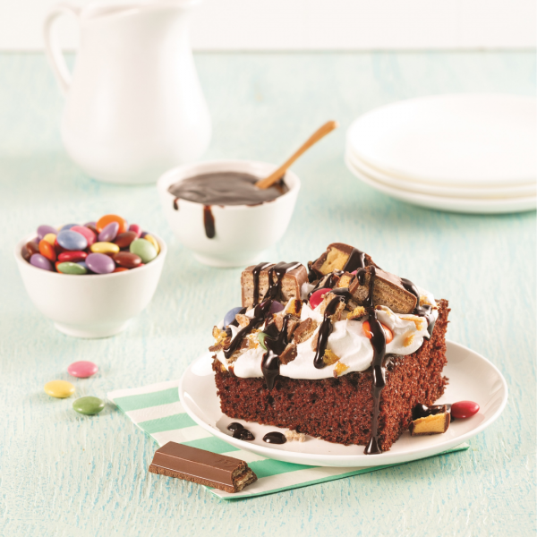 Gâteau aux barres de chocolat et caramel