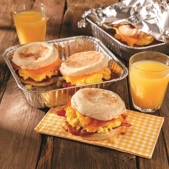 Sandwichs déjeuners aux oeufs, bacon et fromage