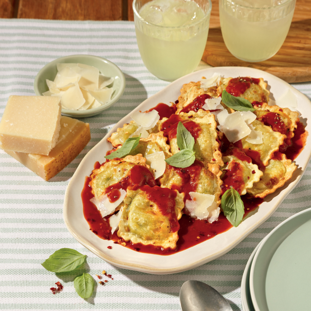 Plateau de raviolis croustillants à l’air fryer et sauce tomate