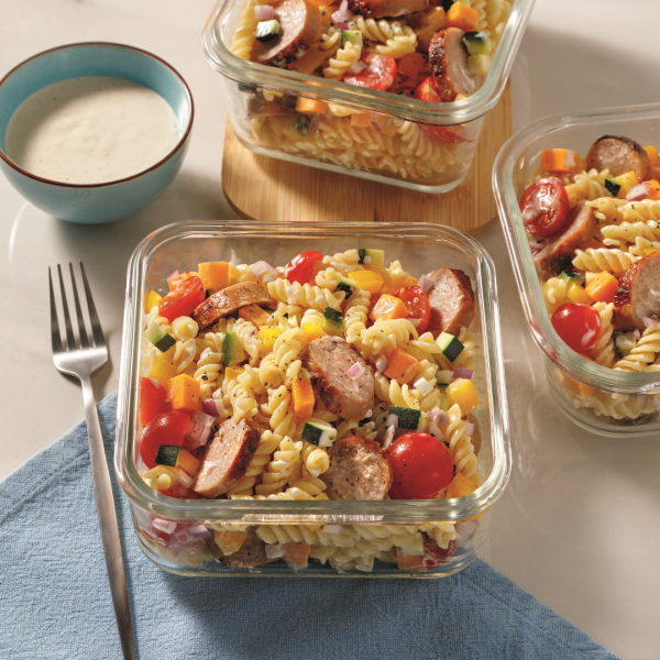 Salade de pâtes crémeuse aux saucisses