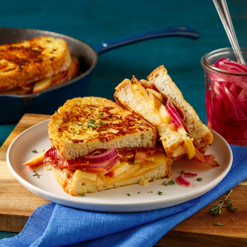 Grilled cheese aux pommes et gouda style pain doré