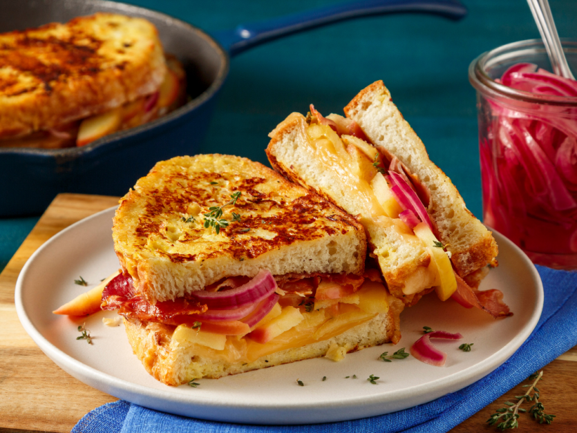 Grilled cheese aux pommes et gouda style pain doré