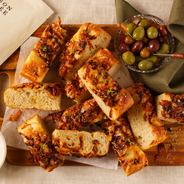 Focaccia aux oignons caramélisés et gruyère