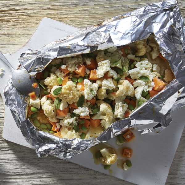Papillote colorée de chou-fleur et de patate douce