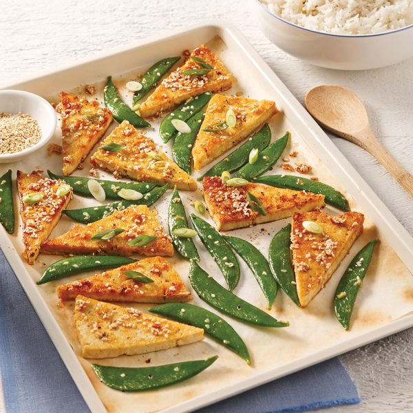 Tofu miel et sésame sur la plaque