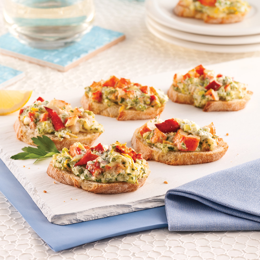 Croûtons gratinés garnis de chair de homard