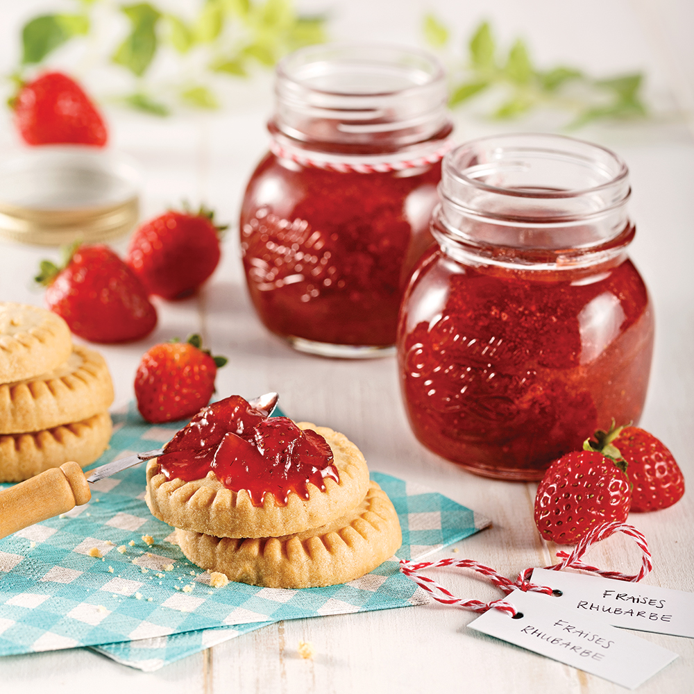 Confiture aux fraises et à la rhubarbe