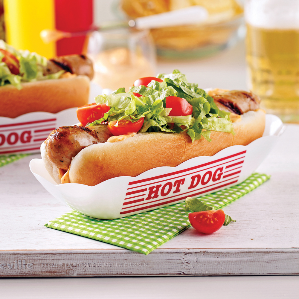 Hot-dogs garnis de saucisses braisées dans la bière