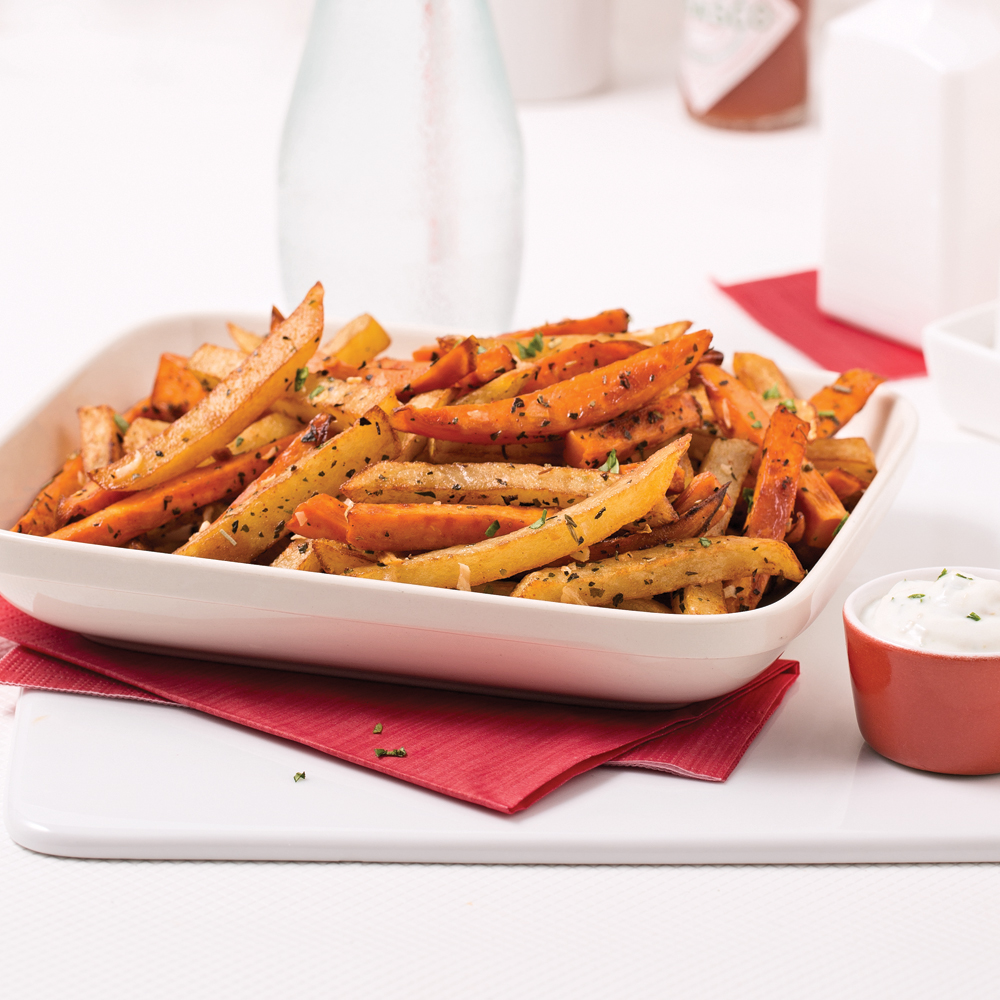 Recettes de casse-croûte maison de frites assaisonnées maison dorées et croustillantes