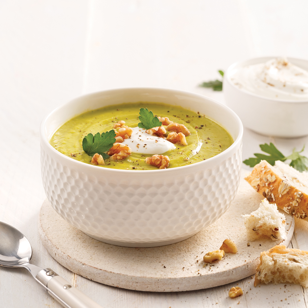 Soupe crémeuse au brocoli, chou-fleur et cheddar