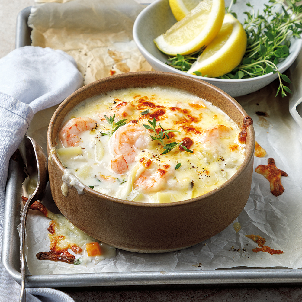 Soupe crémeuse aux crevettes et pommes de terre gratinée au fromage