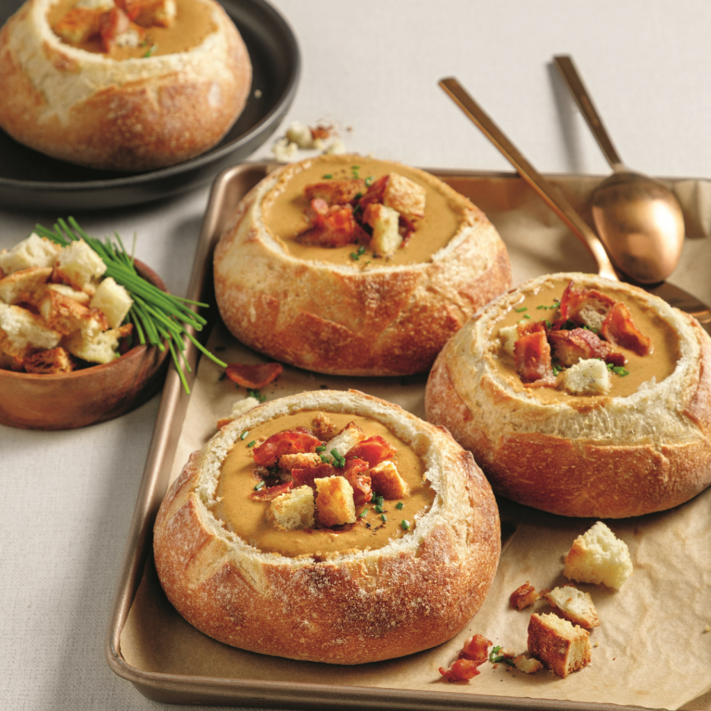 Soupe BLT en bols de pain