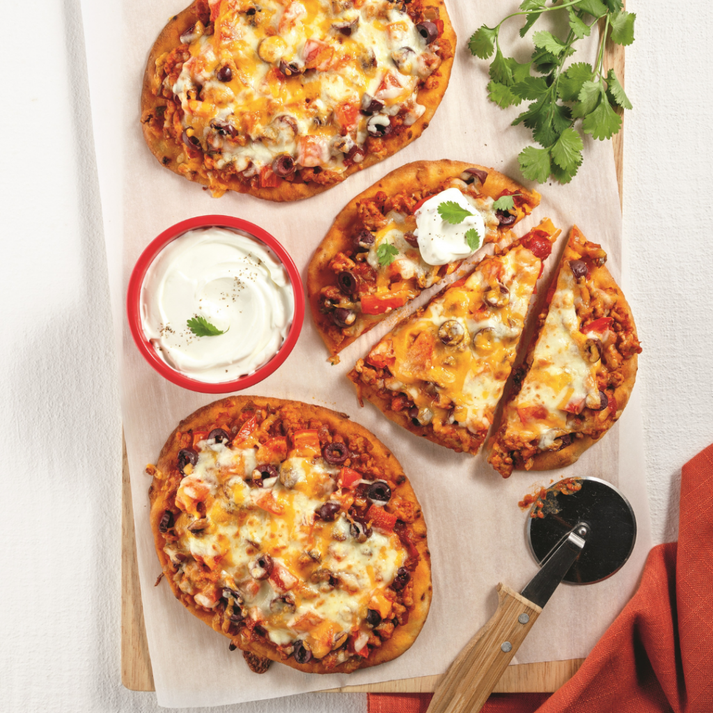 Pizzas sur pains naans à saveur de tacos