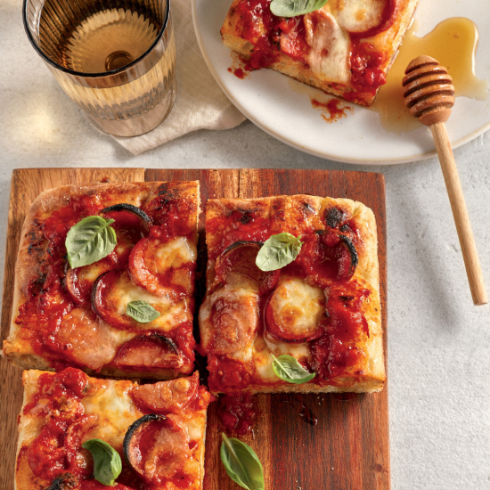 Pizza pepperoni-fromage au miel épicé