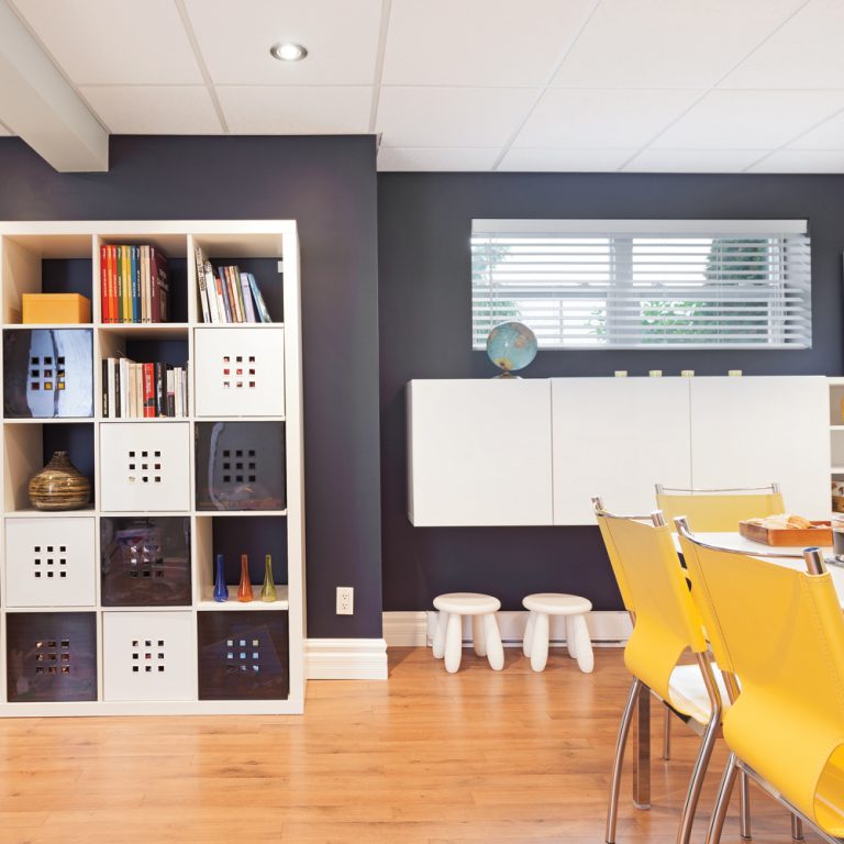 Salle familiale tout en contraste - Je Décore