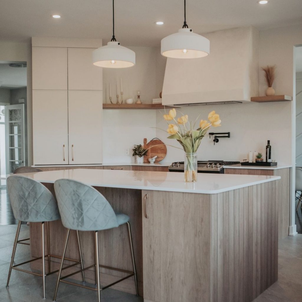 Douceur et lumière dans cette cuisine familiale